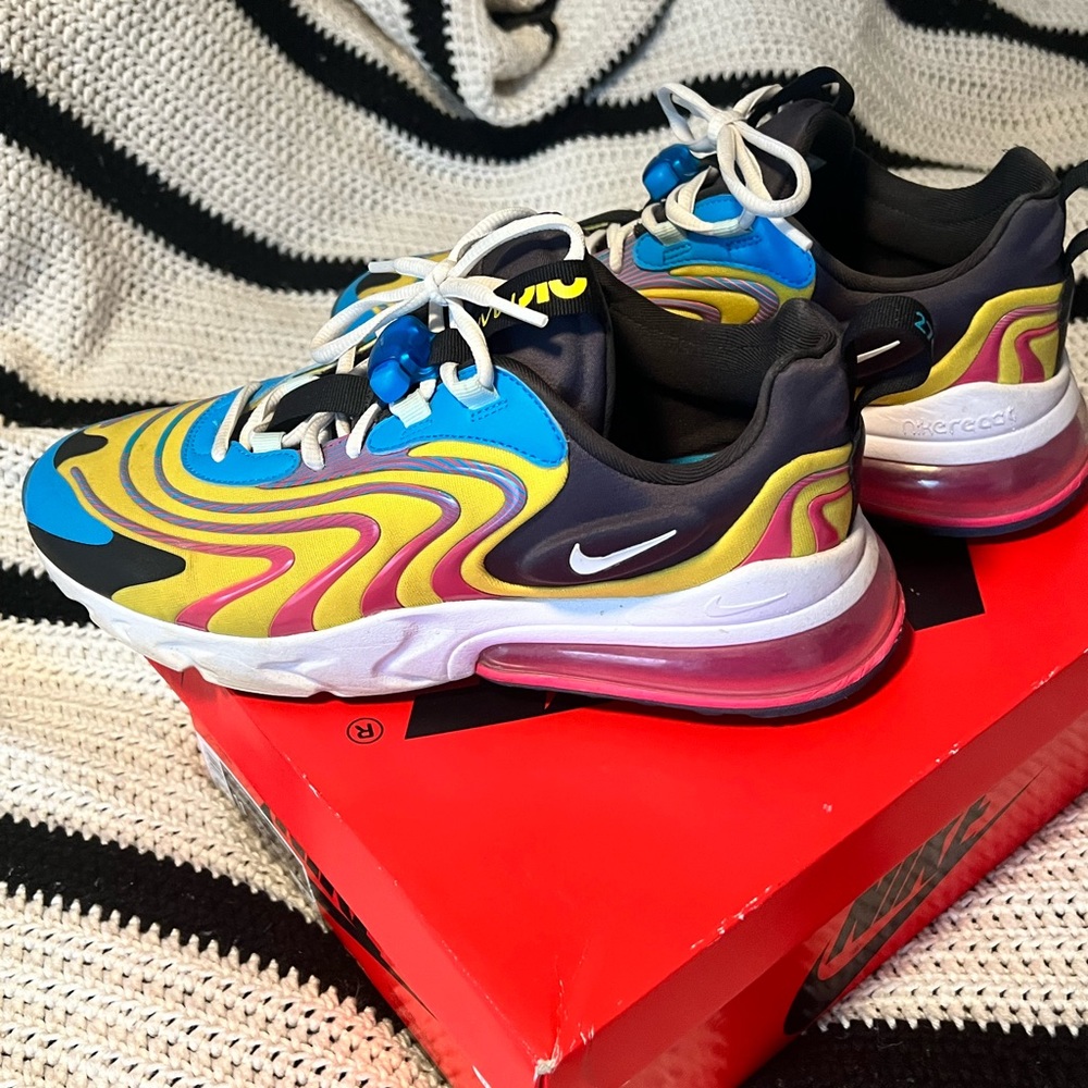 Nike 270 React